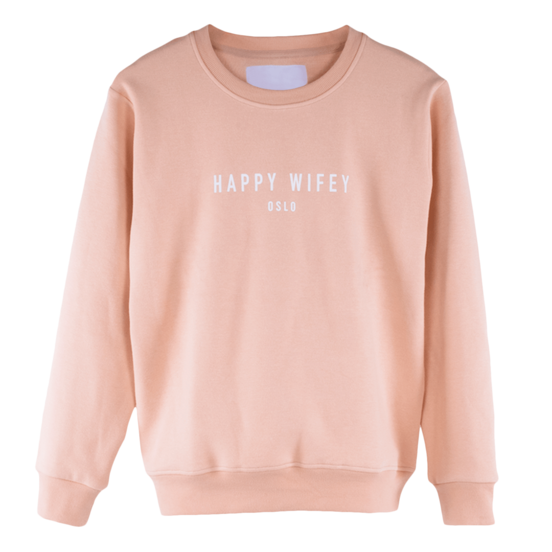 Fashion Diary_2_Happy Wifey sweatshirt_Press photo (1)