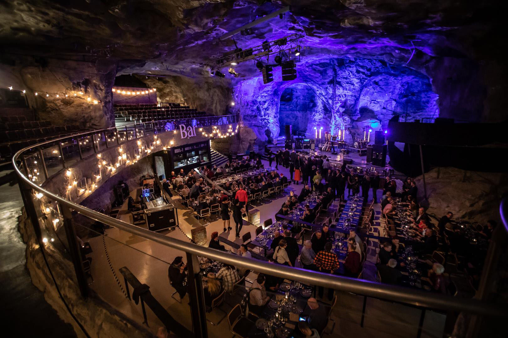 Dining before the show. Photo: Jussi Silvennoinen | Harjun Portti