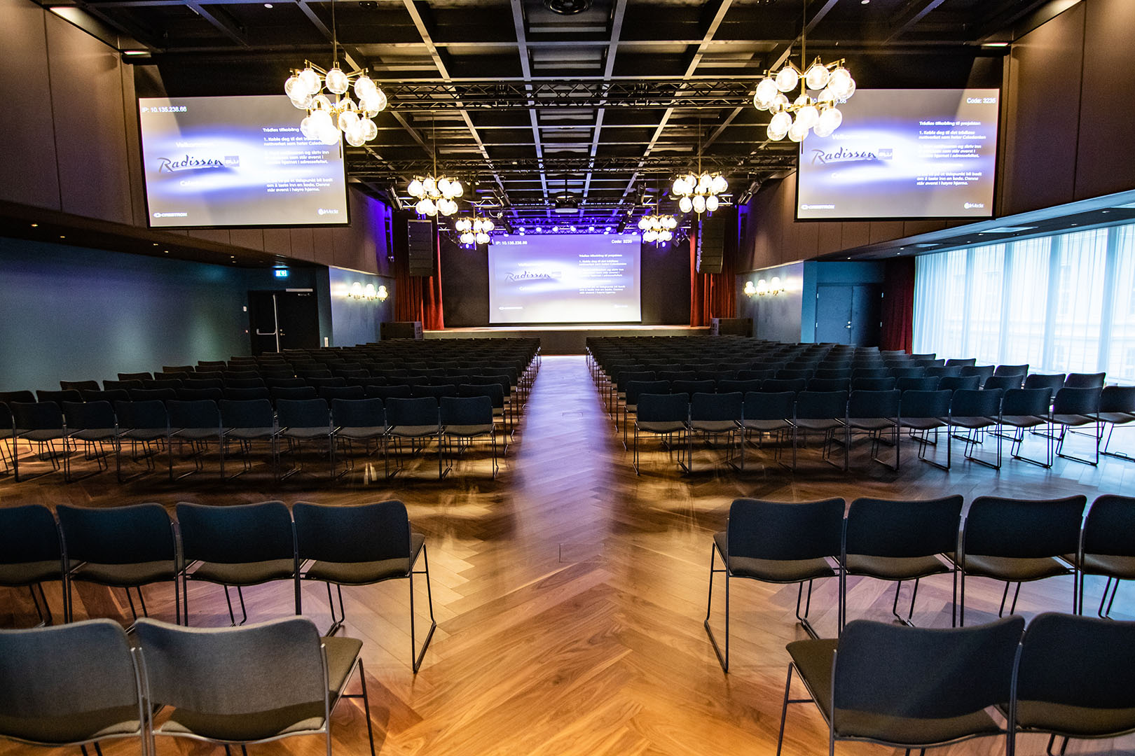 Radisson Blue Caledonien Hotel With 12 meeting rooms of different sizes, and with capacity for a total of 650 guests, events, seminars or meetings can be held at the Radisson Blu Caledonien Hotel in Kristiansand.