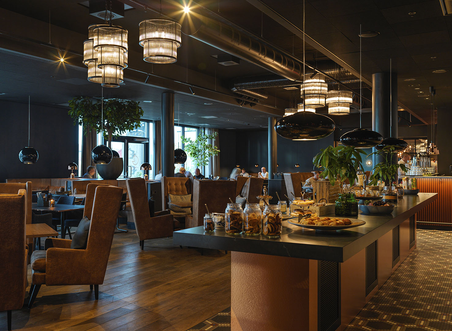 Radisson Blue Caledonien Hotel Tasty experiences await you in warm surroundings at Grenseløs Restaurant & Bar.