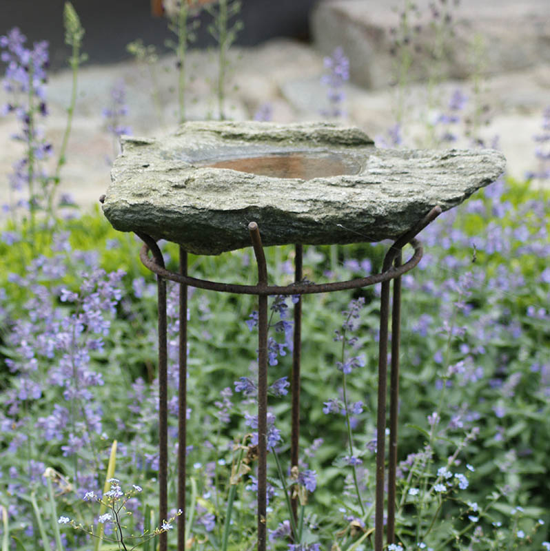 Home and Garden, help the environment - head to your garden, birdbath, photo © Michael Elnegaard, seen in Scan Magazine