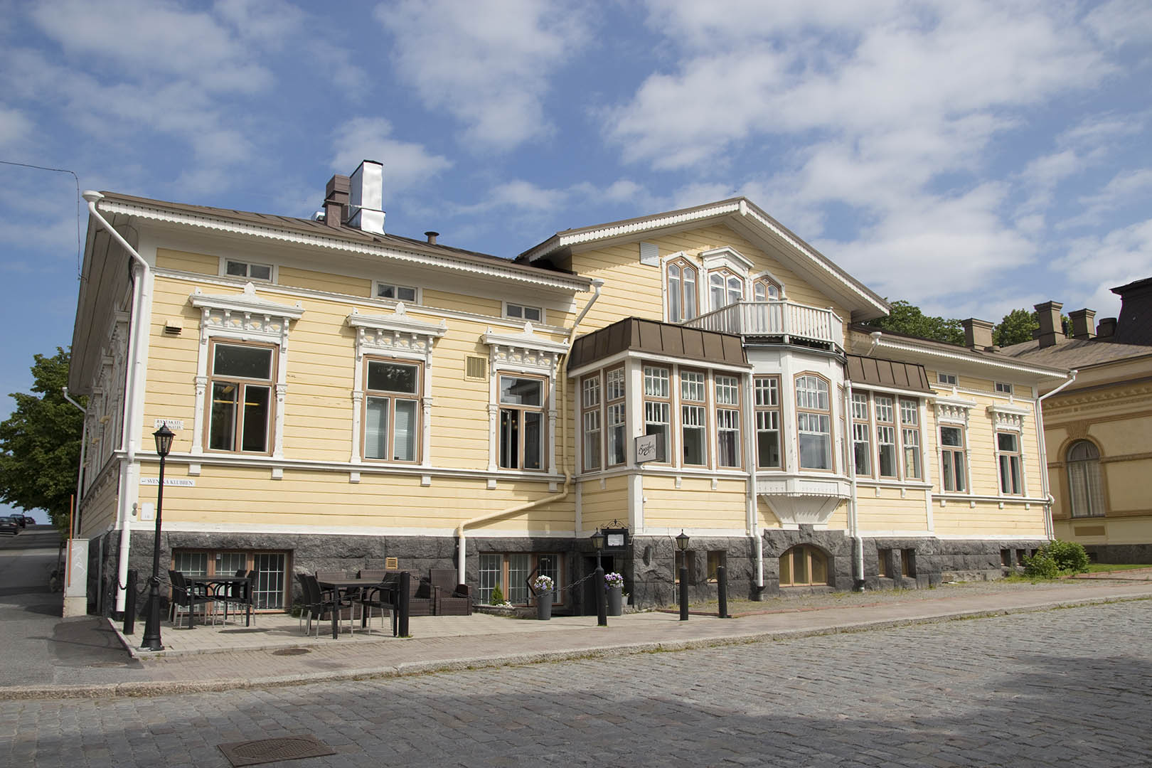 Restaurant Bacchus and Svenska Klubben are situated in a beautiful, historic building and offer antastic food in fine, historic settings