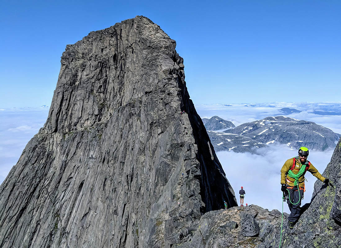 Alpepass: Explore the powder snow of the Sunnmøre and Nordfjord alps, Scan Magazine