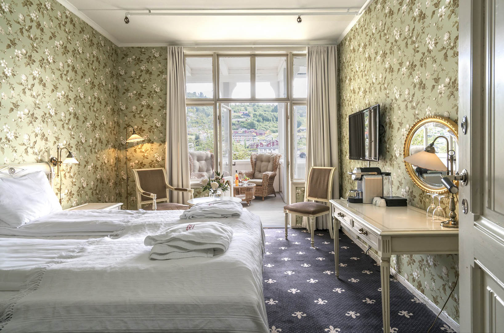 Thon Hotel Sandven: Welcome to a charming hotel overlooking the idyllic Hardangerfjord