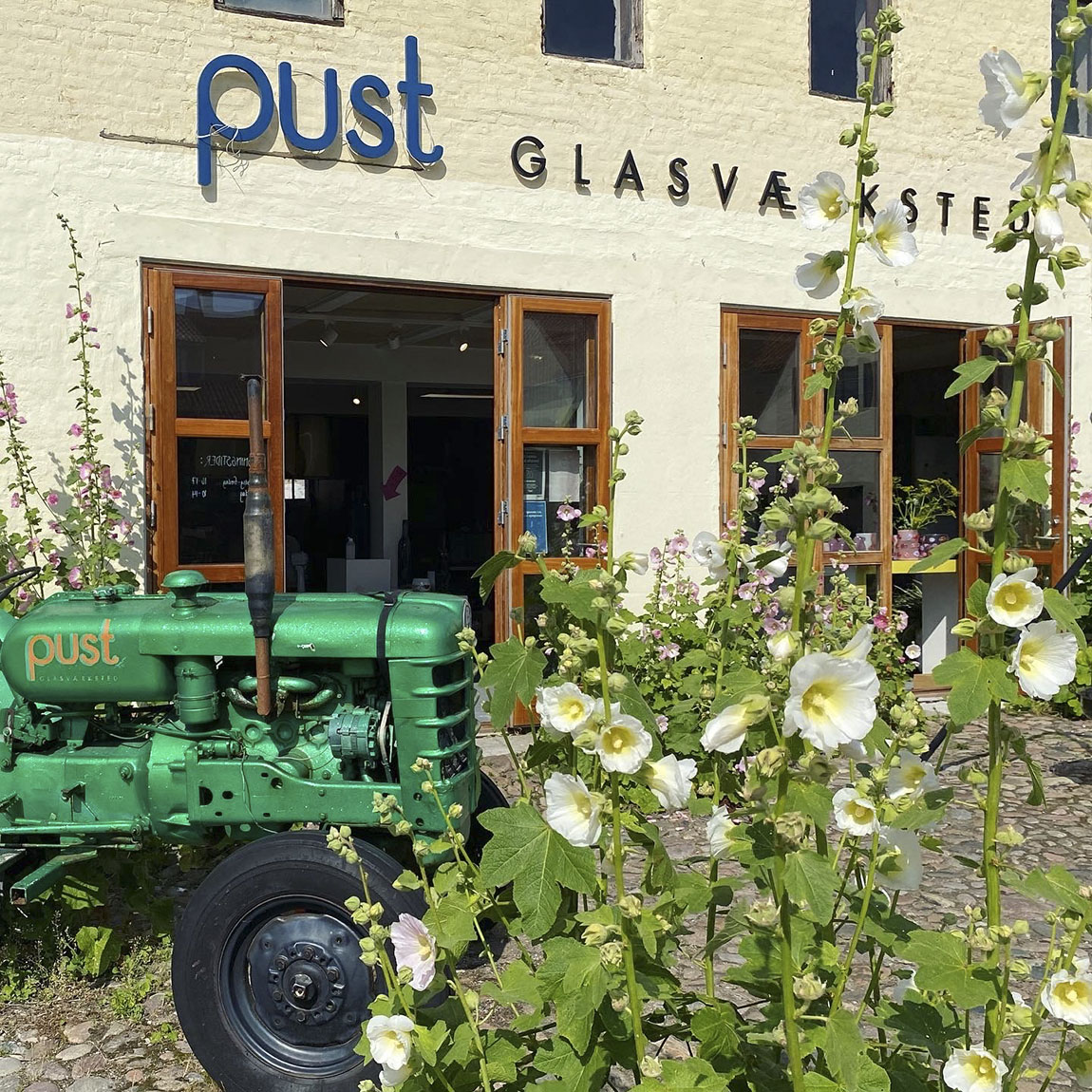 Pust Glas: The Path Ahead is Paved with Glass