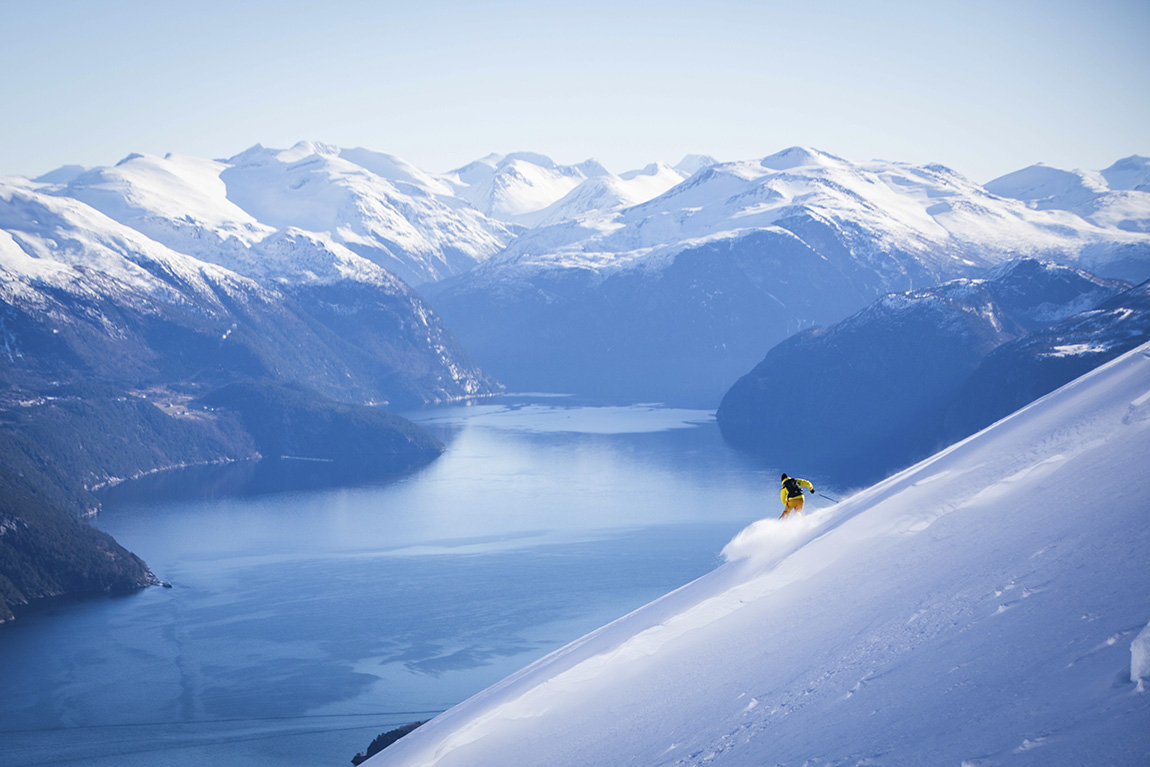 Strandafjellet Ski Resort: Discover mountains, fjords and skiing on Norway’s west coast