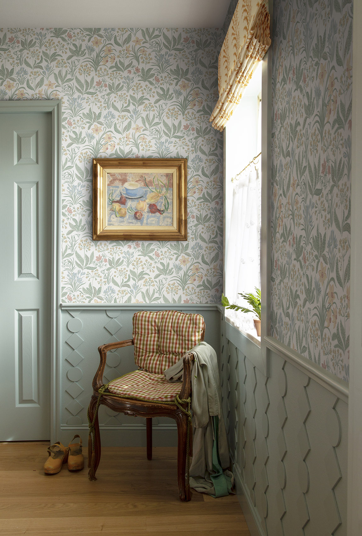 Add beauty to your home with Sandberg Wallpaper