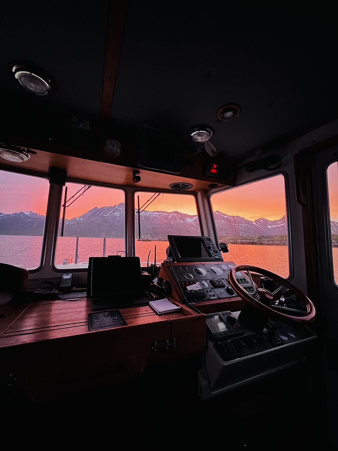 Arctic Boat Charter: Authentic experiences of Greenland