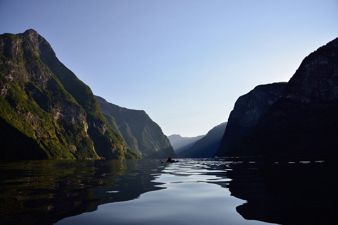 Kayaking in Aurlandsfjord. Photo: Øyvind Heen - fjords.com