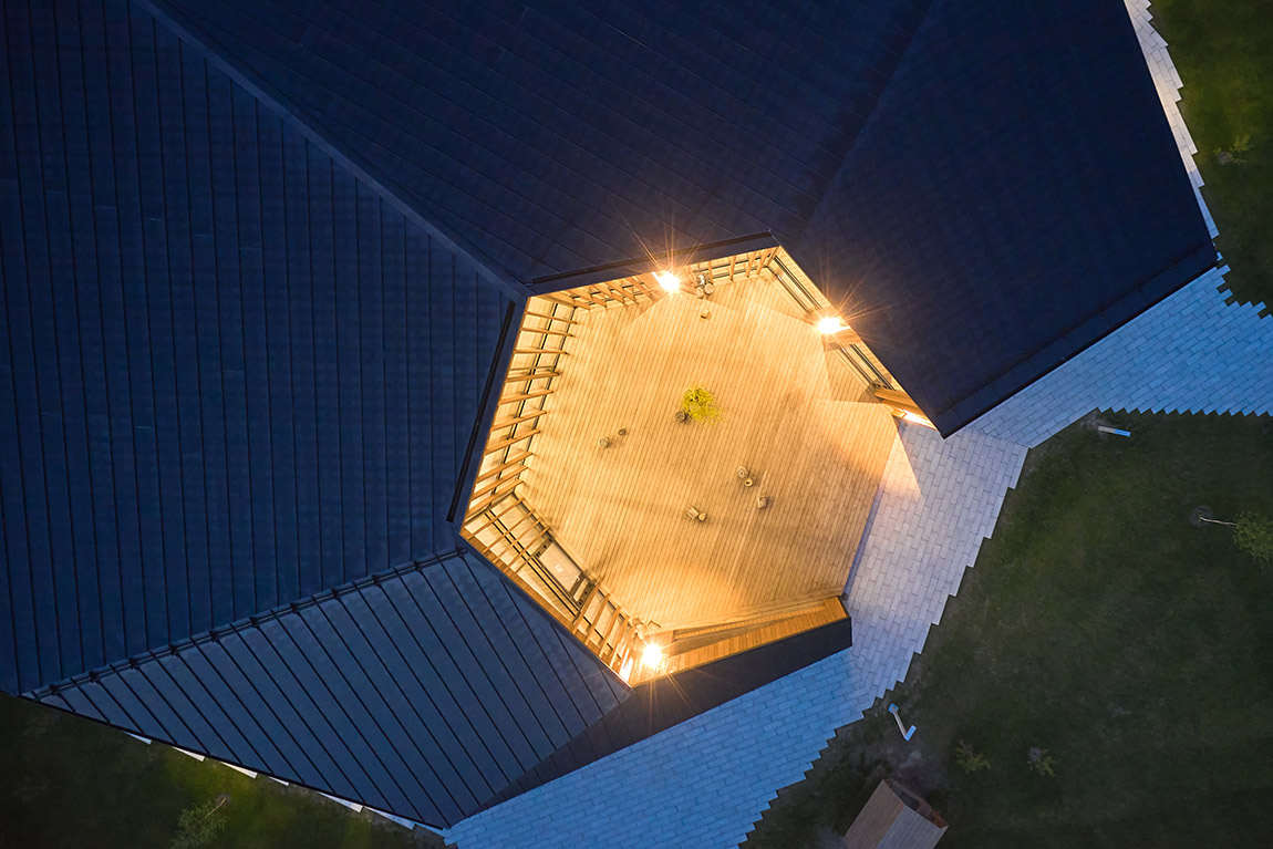 From an adult’s point of view, the kindergarten’s courtyard is a simple hexagon shape. However, from the children’s perspective, it is a safe and wondrous space for growth and joy. Photo: ©Norbert Tukaj