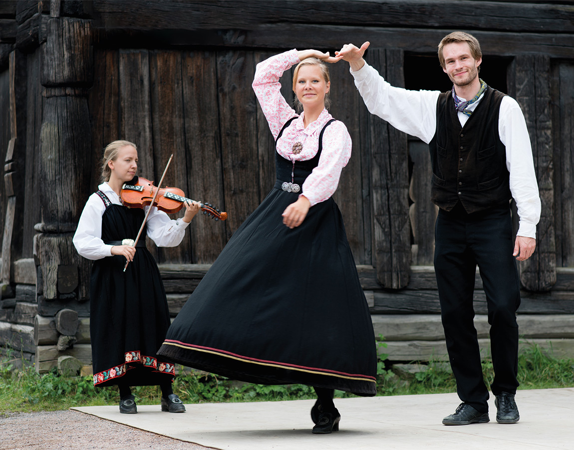 Norwegian folk dance - Norsk Folkemuseum. Photo Norsk Folkemuseum, Morten Brun