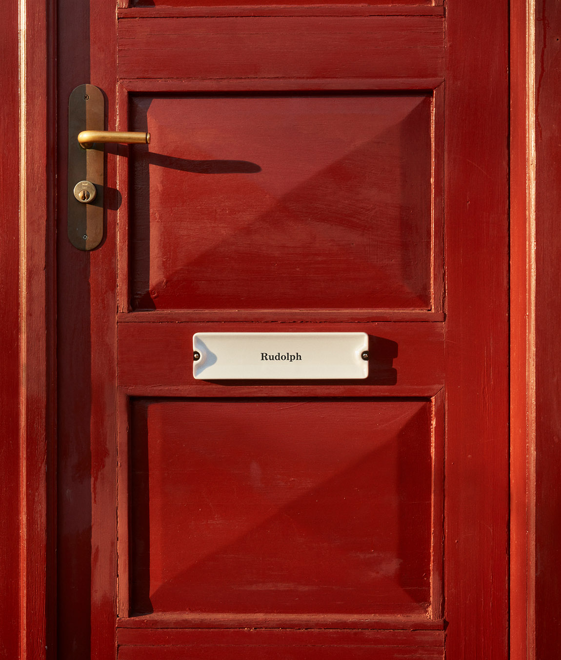 Nameplate in fine porcelain. Ceramitag. Photo: Ture Andersen