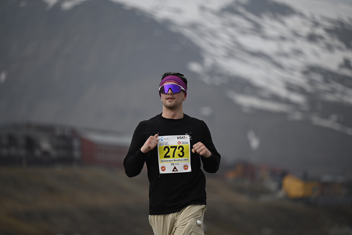 Run under the midnight sun with Svalbard Turn