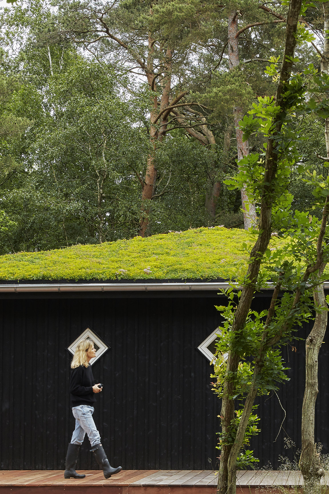“A home in a forest or natural setting shouldn’t stand out – it should blend in.” Anne-Louise Varming Kastbjerg, founder of Kalk Koncept.